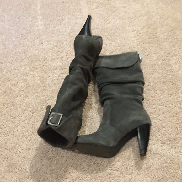 Steve Madden Grey Suede Boots with Heel & Buckle Accent (Size 7.5) - Picture 4 of 6